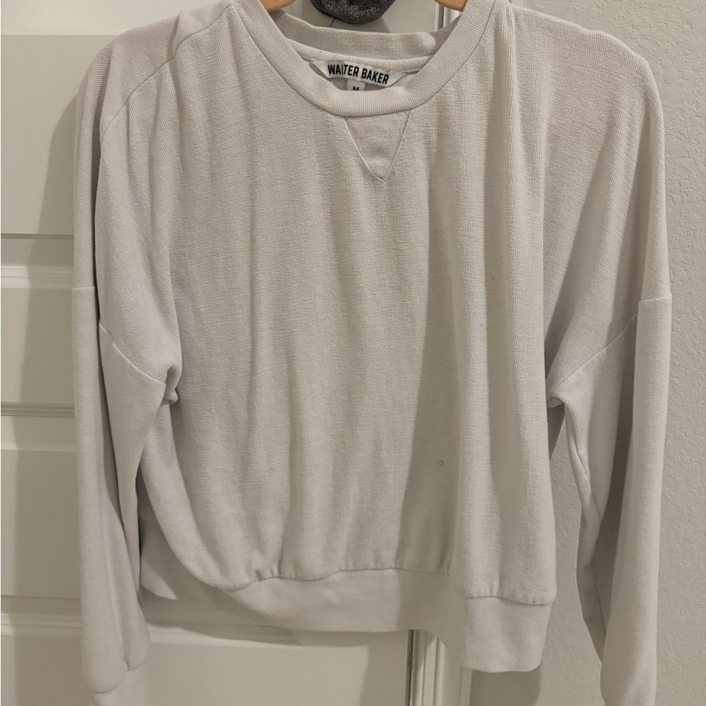 Women’s white cropped style sweater